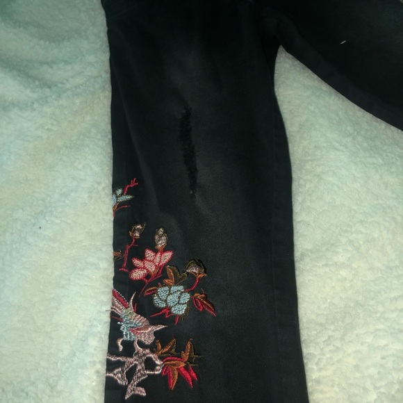 Black Flower Embroidered Jeans - Picture 5 of 7